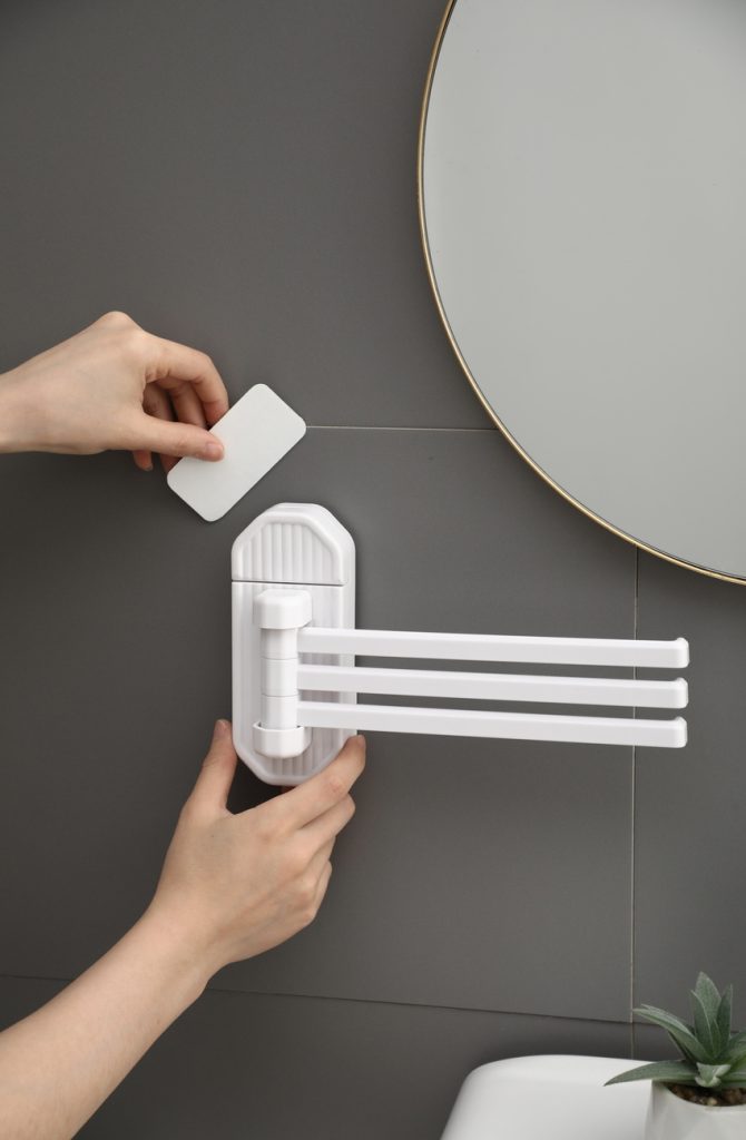 EasyGrip Swivel Towel Rack